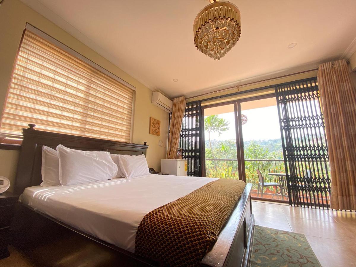 Cactus Creek Hotel Aburi Exterior photo