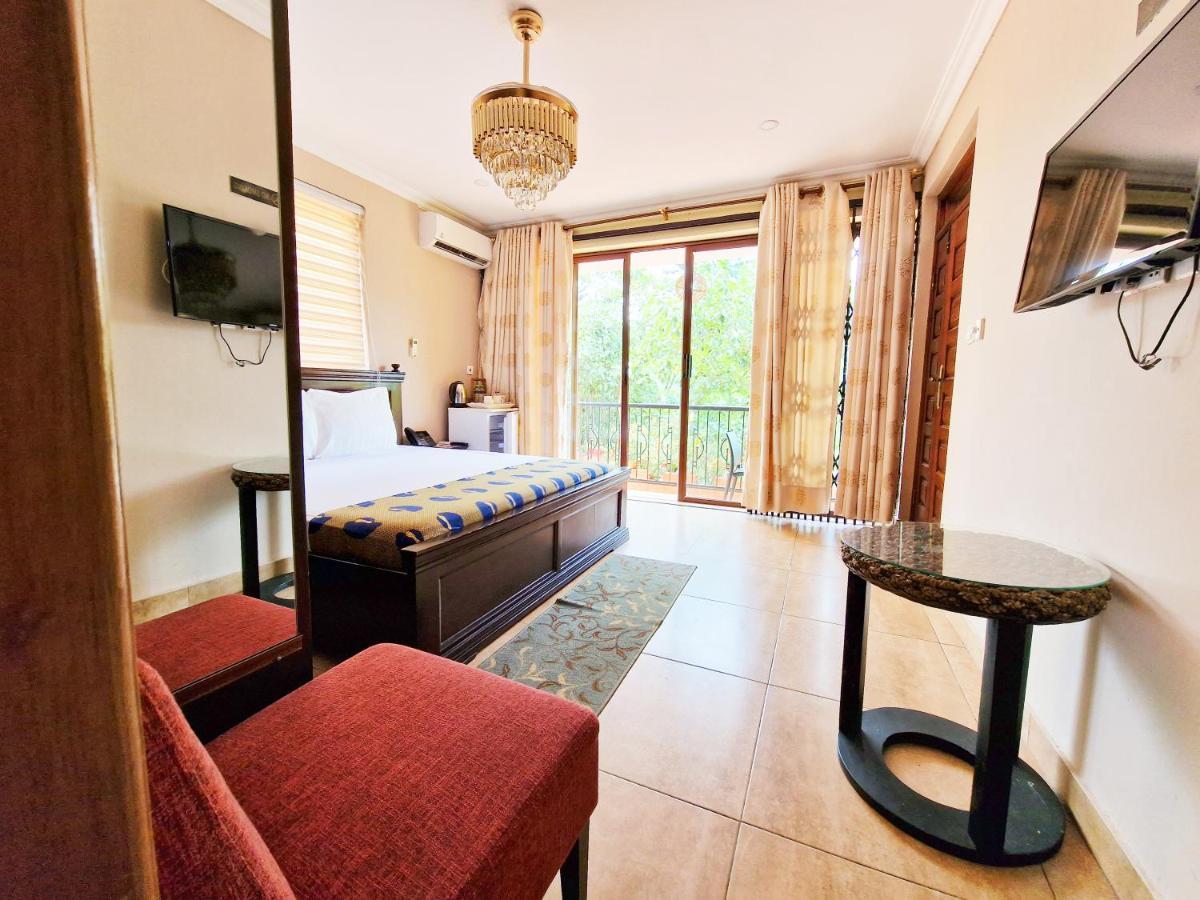 Cactus Creek Hotel Aburi Exterior photo
