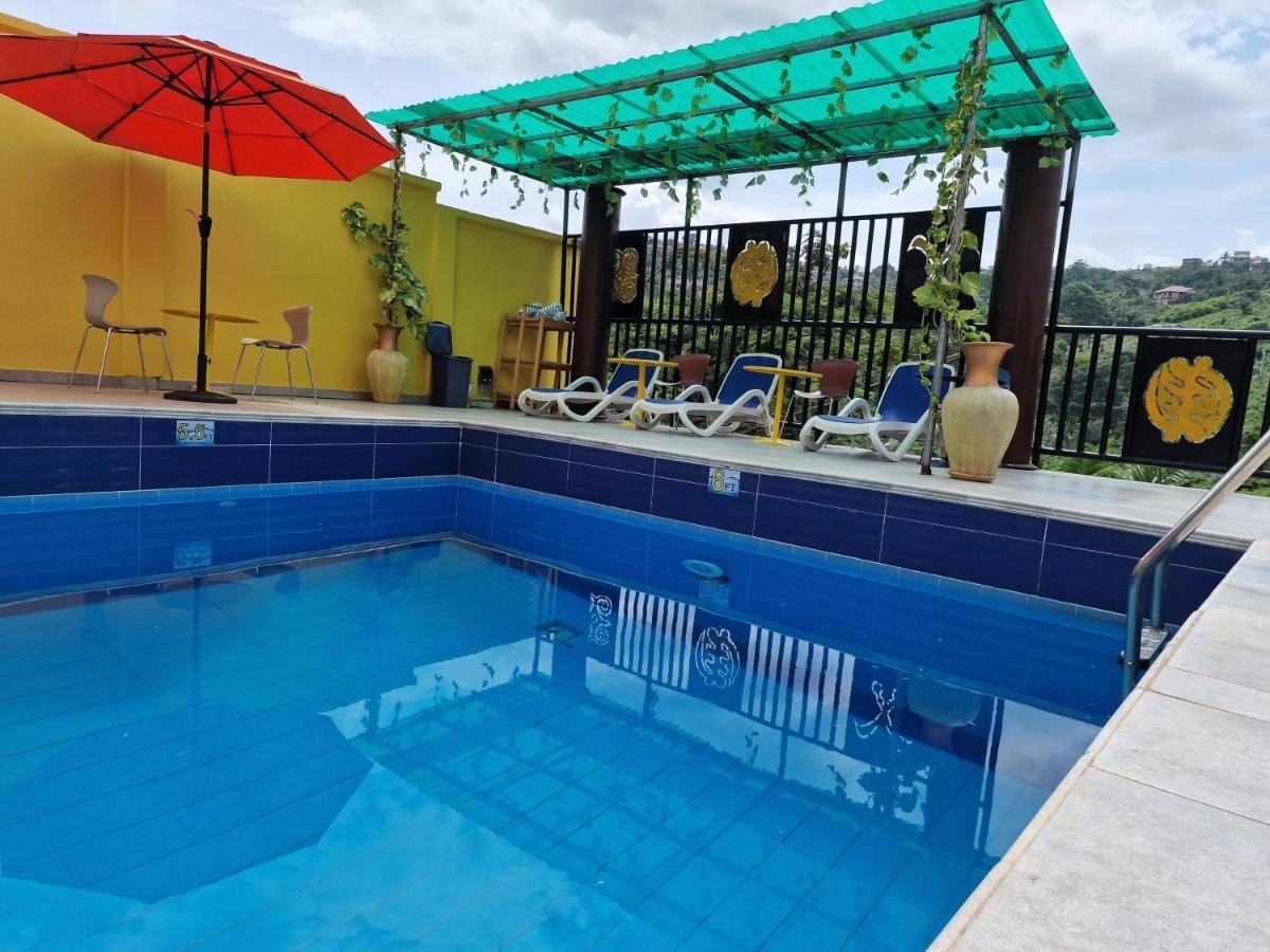 Cactus Creek Hotel Aburi Exterior photo