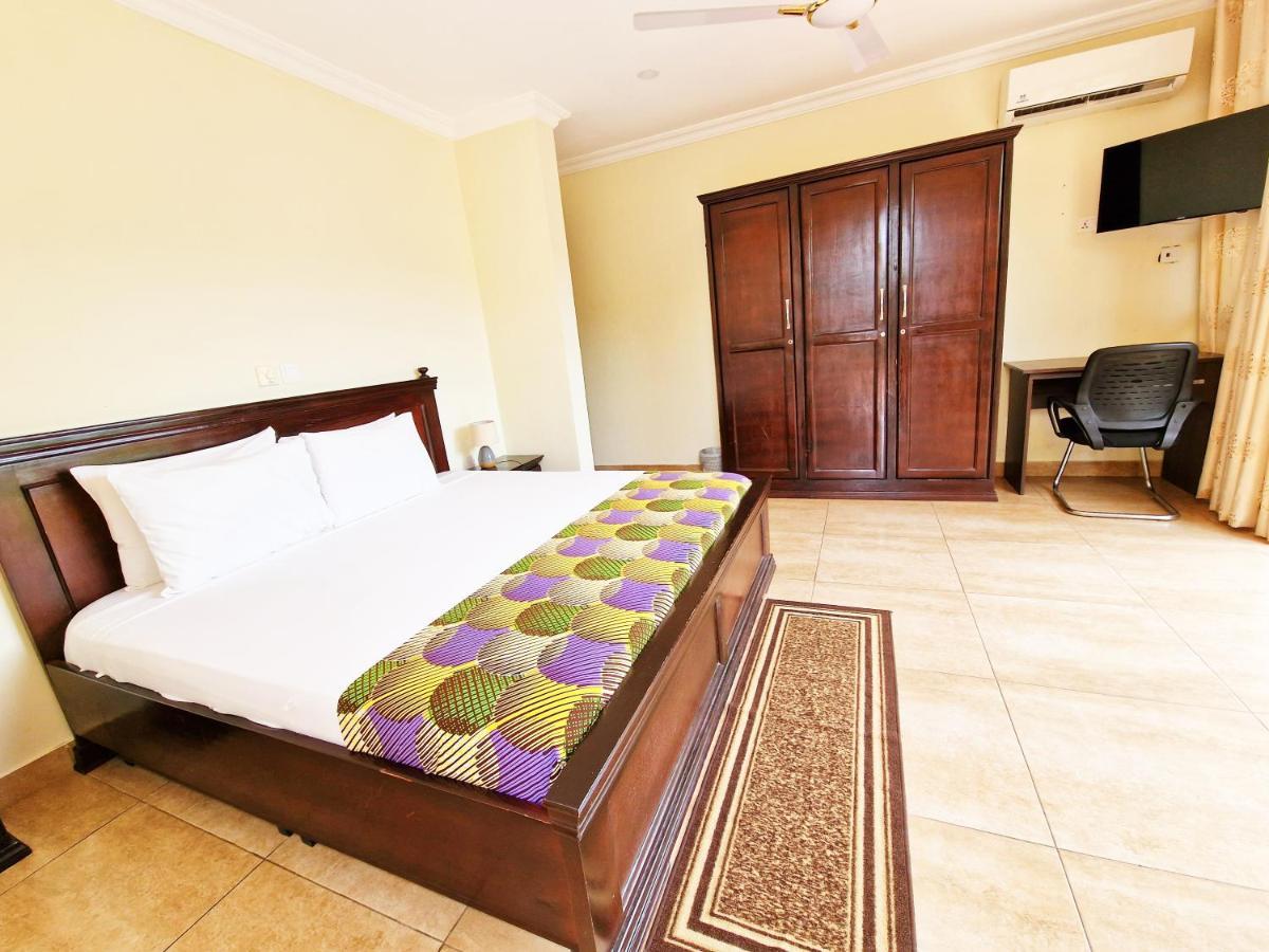 Cactus Creek Hotel Aburi Exterior photo
