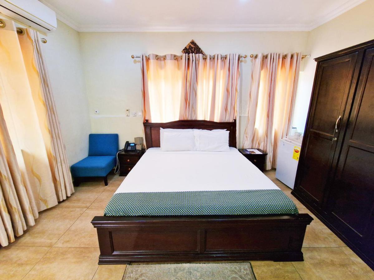 Cactus Creek Hotel Aburi Exterior photo