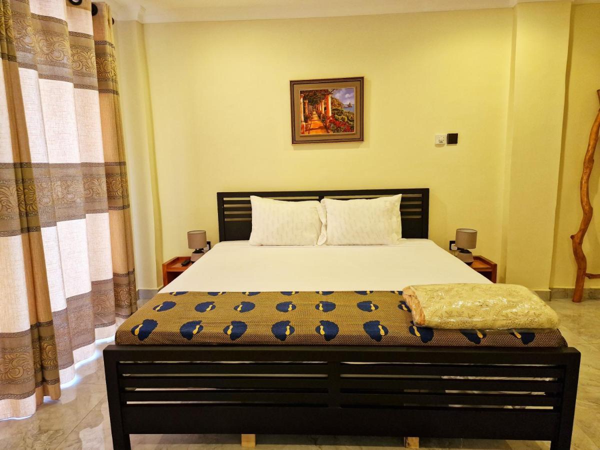 Cactus Creek Hotel Aburi Exterior photo